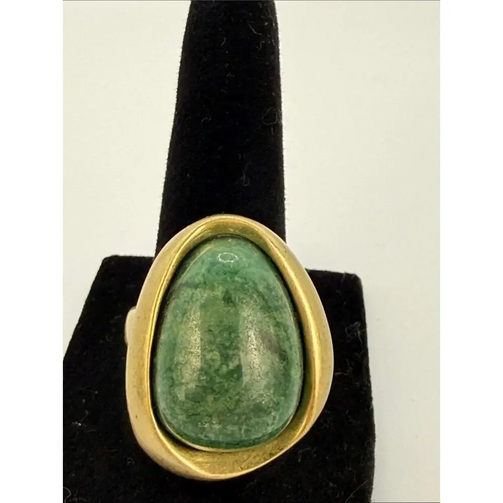 Kenneth Cole Green Stone Teardrop Ring with Gold-Tone Bezel size 8